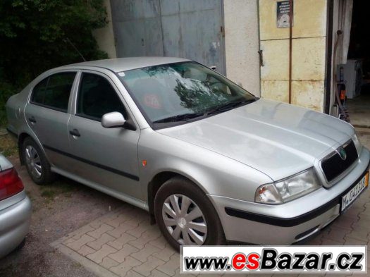 Škoda Octavia 1,6 Benzin, 55kW, Liftback – fotografie 3