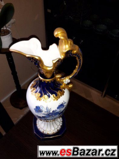 Amfora z Karlovarského porcelánu – fotografie 3