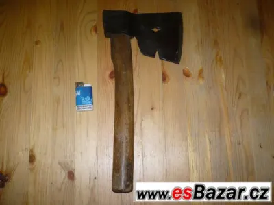 starožitná sekyra
