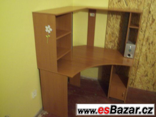pc stůl – fotografie 3