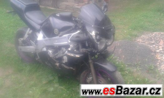 bouraná Yamaha FZR 600 (3HE) – fotografie 1