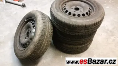 Prodám sadu pneu a ráfků VW Golf
