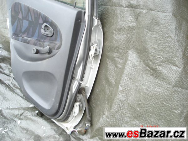 Přední, zadní dveře Mitsubishi Cari – fotografie 3