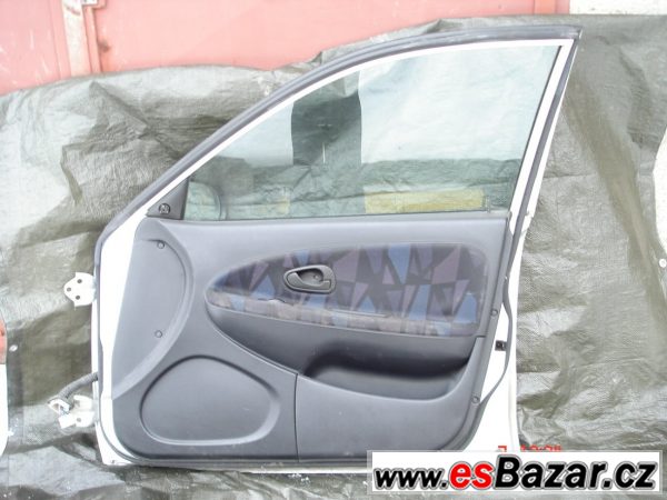 Přední, zadní dveře Mitsubishi Cari – fotografie 6