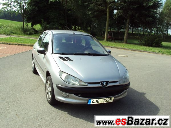 Peugeot 206 1.4i,  r.v.2001  – fotografie 1