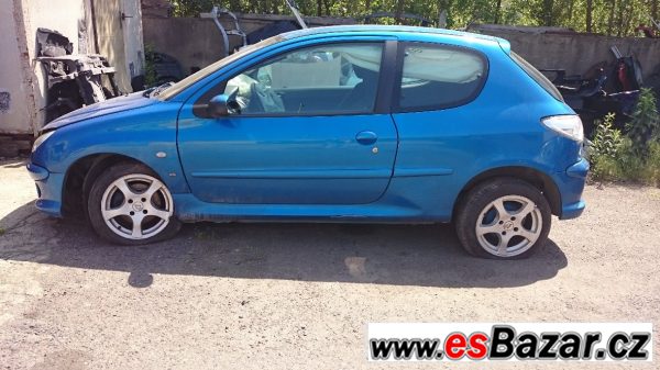 Peugeot 206 2.0i havarovaný – fotografie 2