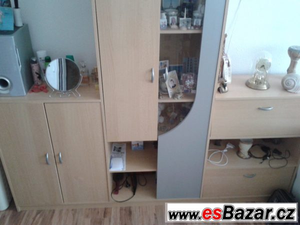 Obývací stěna do menšího bytu – fotografie 1