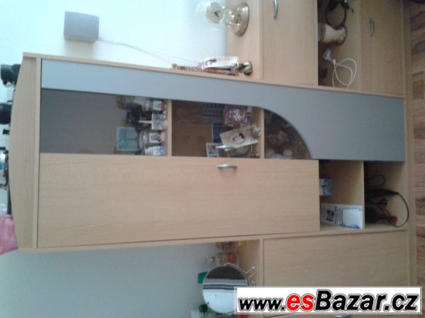 Obývací stěna do menšího bytu – fotografie 2
