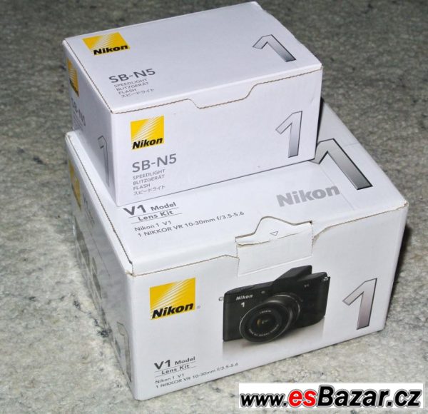 NIKON 1 V1 s obj. 10-30 VR a blesk  – fotografie 4