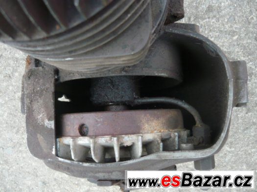 Benzínový dvoutaktní motor – fotografie 5