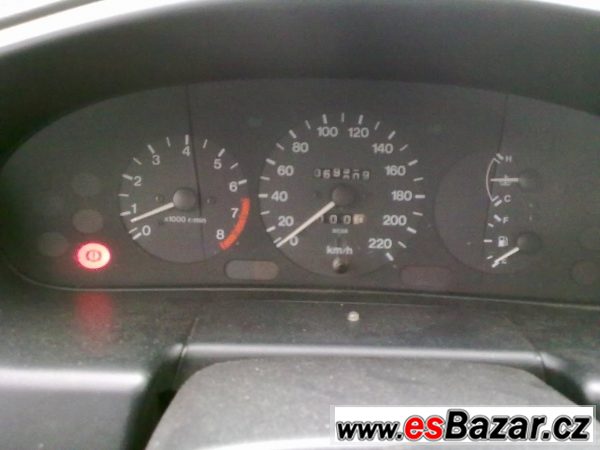 Mazda 323 BA sedan 1,5 16V – fotografie 4