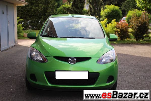 Mazda 2, zelená metalíza, top stav – fotografie 1