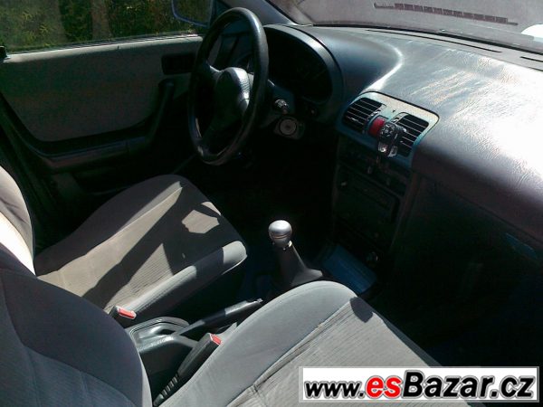 Mazda 323F mrkačka – fotografie 3