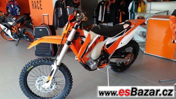 KTM 450 EXC model 2016, enduro – fotografie 3
