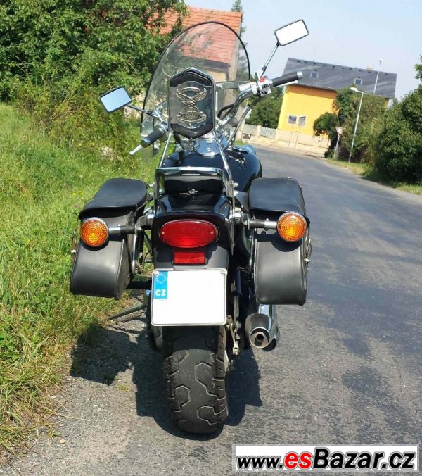 Krásný černý chopper Y-DragStar – fotografie 3