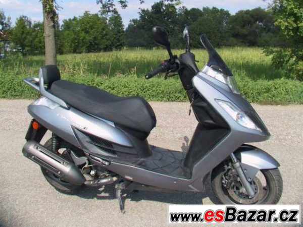 Kymco Yager GT 200i, skútr – fotografie 1