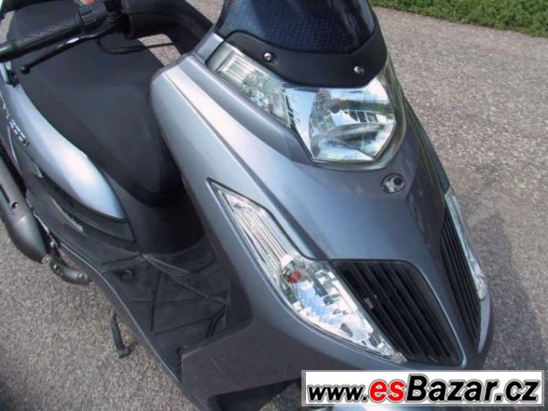 Kymco Yager GT 200i, skútr – fotografie 3