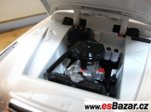 Kovový model Borgward 1/18 – fotografie 3