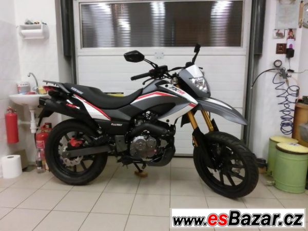 Keeway TX 125 Supermoto, supermoto – fotografie 1