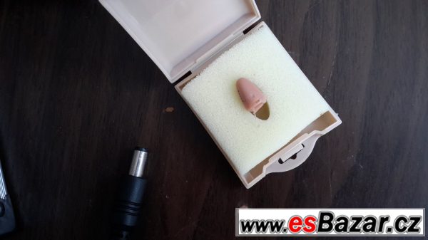 Kamera-knoflík + sluchátko – fotografie 3