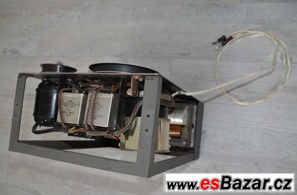 Historický magnetofon Paratus – fotografie 3
