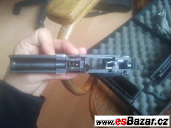 HK USP COMPACT 9mm – fotografie 6