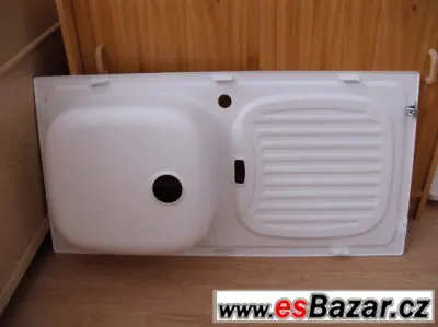 Prodám kvalitní dřez, barva bila.