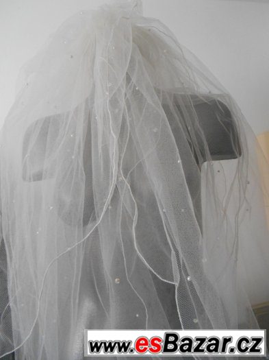 36 svatebních šatů plus doplňky a závoj – fotografie 3