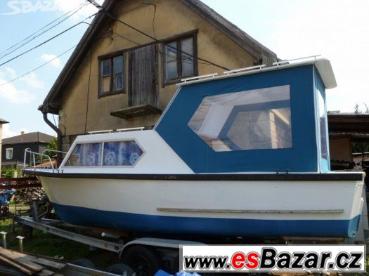 Prodám loď, laminátová kajutová motorová loď – fotografie 2