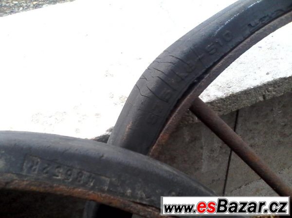 Dvě stará železná kola – fotografie 4