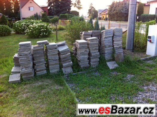 prodám staré dlažební kostky z chodníku – fotografie 1