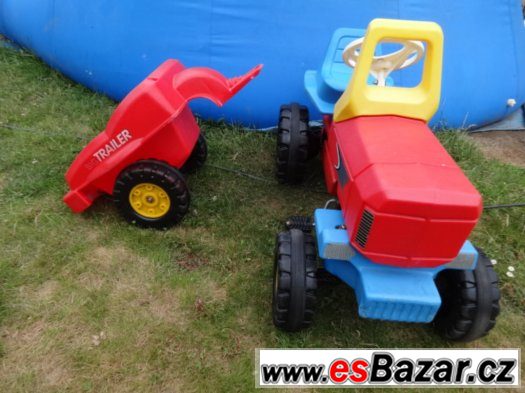 Šlapací traktor s vlekem zn. BIG 3-8 LET – fotografie 4