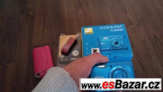 Digitální kompakt Nikon Coolpix S3600 modrý – fotografie 3