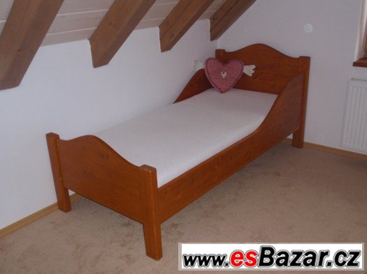 Dřevěná postel – fotografie 1