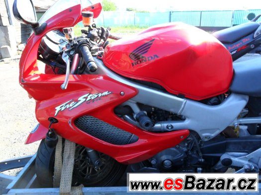 VTR 1000F Honda Bouraná motorka na ND – fotografie 5
