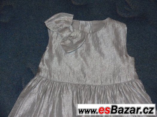 Značkové stříbrné slavnostní šatičky M&S – fotografie 3