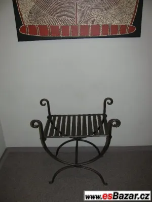 Stolek ze železa