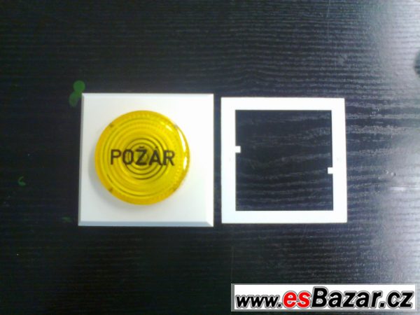 Signalizace s nápisem požár – fotografie 1