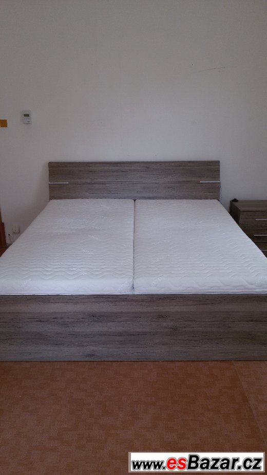 Manželská postel 180x200cm – fotografie 1