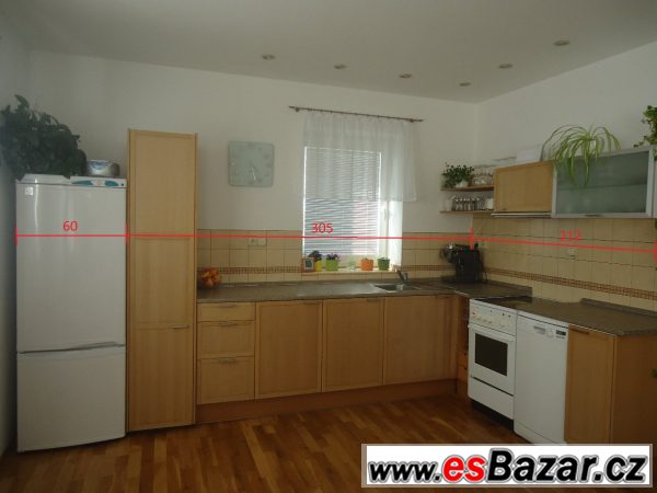 Kuchyňská linka se všemi spotřebiči – fotografie 1
