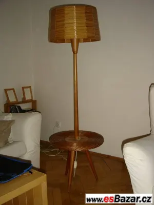 Prodám stojací proutěnou lampu