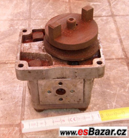 hydraulický rozvaděč, čerpadlo, pístnice viz foto – fotografie 3