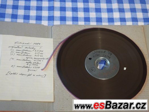 Noviny sametové revoluce – fotografie 2