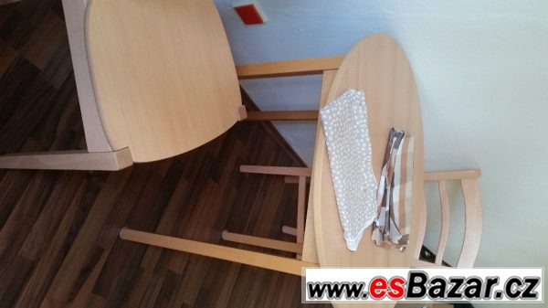 kulatý stůl, 2 židle a 2 ubrusy – fotografie 1