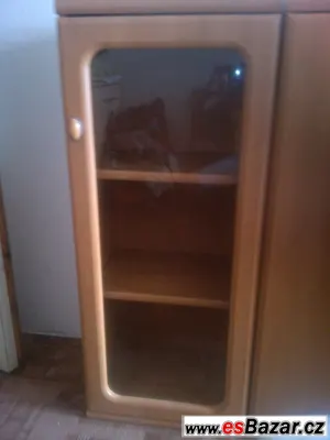 Starší obýv. stěna