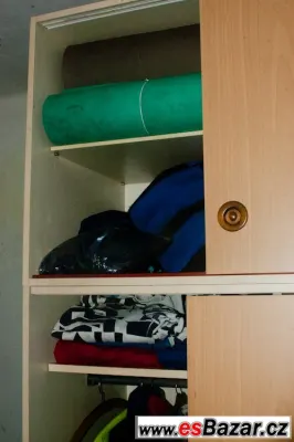 Skříň letitá
