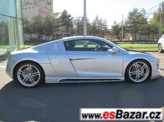 R8 4.2R-tronic ČR serviska najeto 13172km – fotografie 2