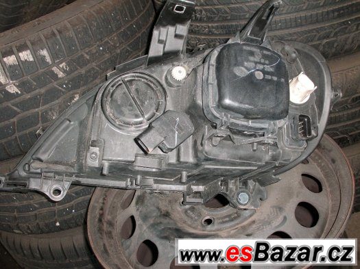 Přední světlo na Mercedes ML 163 – fotografie 2