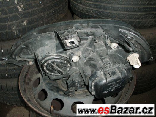 Přední světlo na Mercedes ML 163 – fotografie 3