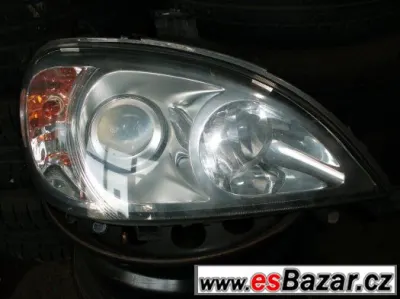 Přední světlo na Mercedes ML 163
